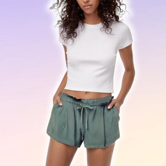 WILFRED Aritzia Montrouge Crepe Shorts Sz XS - Picture 1 of 5